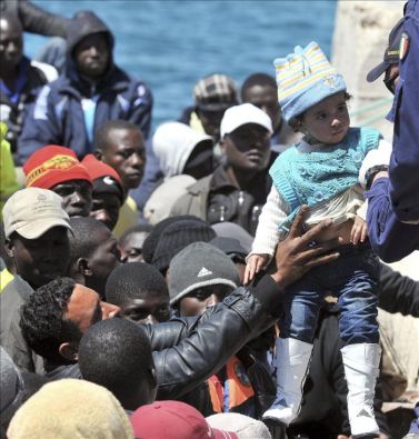 llegan_a_la_isla_italiana_de_lampedusa__inmigrantes_del_norte_de_frica_594116cc8be4f28c1e7469b17_g